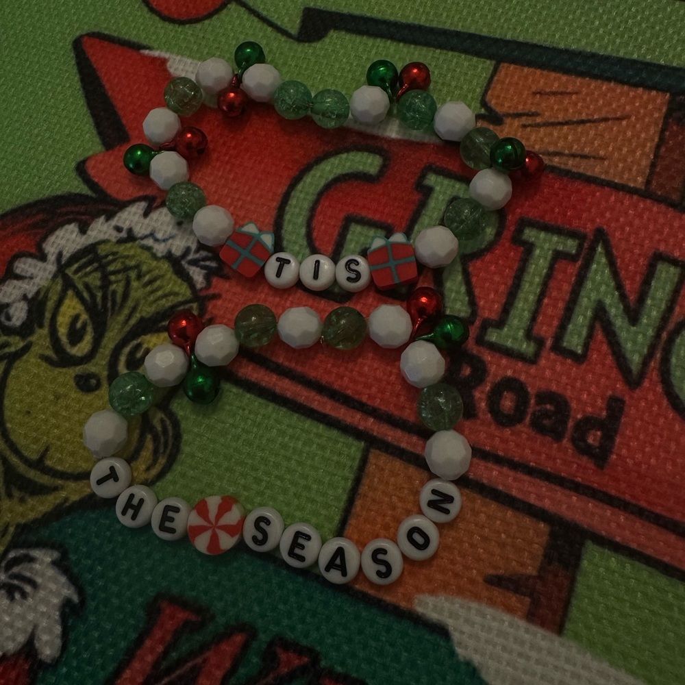 Holiday Cheer Beaded Bracelet Set